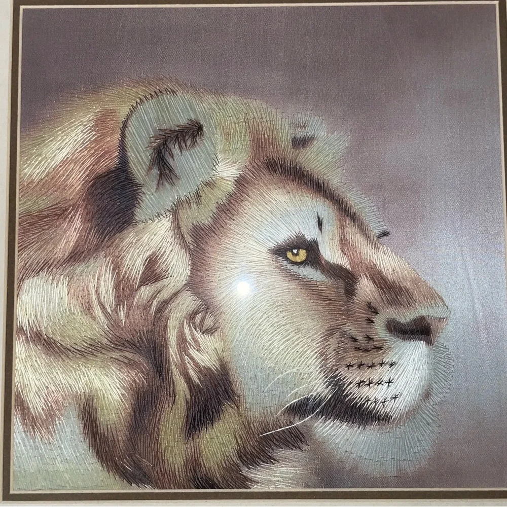 🦁Majestic Lion Silk Thread Embroidered Framed Artwork